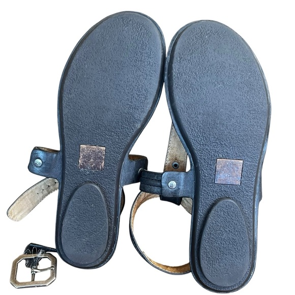 FRYE Grey Leather Alessia Trapunto Flats - Thong Sandals, Size 8 - Picture 5 of 7